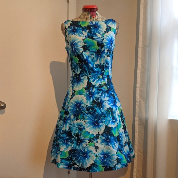Heart of Haute floral blue dress size Medium - Picture 1 of 5